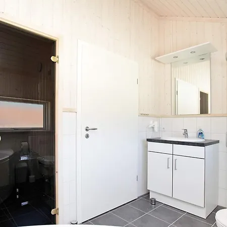 Coastal Base With Sauna, Sun Deck Semesterbostad