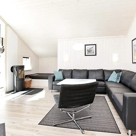 Semesterbostad Coastal Base With Sauna, Sun Deck
