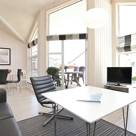 Semesterbostad Coastal Base With Sauna, Sun Deck