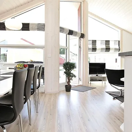 Semesterbostad Coastal Base With Sauna, Sun Deck *