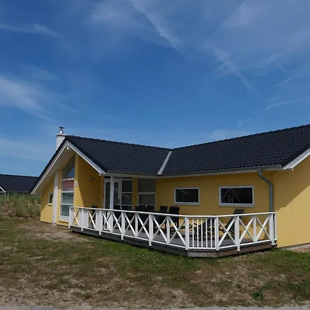 Semesterbostad Coastal Base With Sauna, Sun Deck