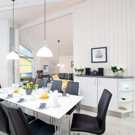 Semesterbostad Coastal Base With Sauna, Sun Deck