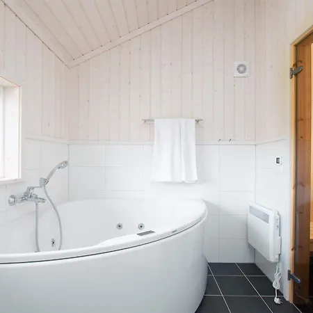 Semesterbostad Coastal Base With Sauna, Sun Deck *